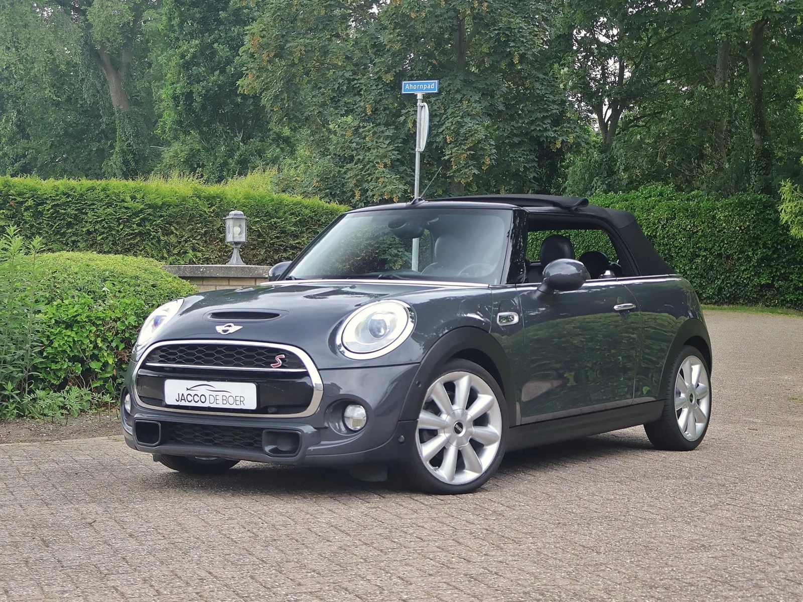 MINI Cabrio (2017) — foto 1