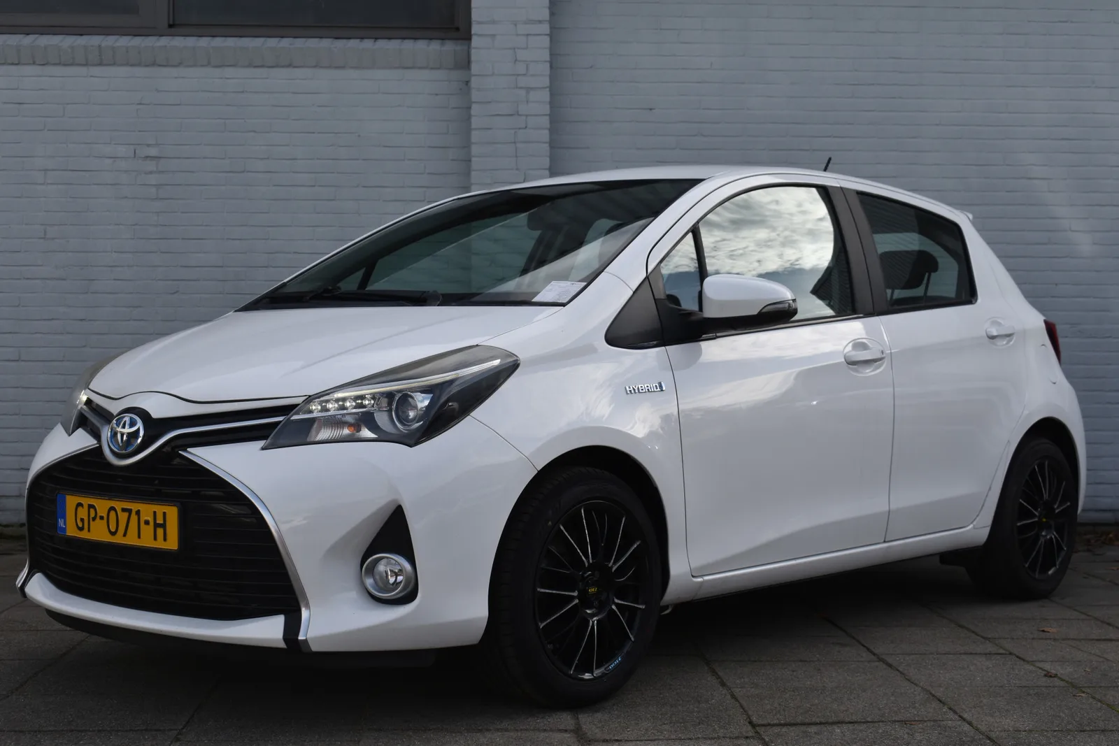 Toyota Yaris (2015) — foto 1