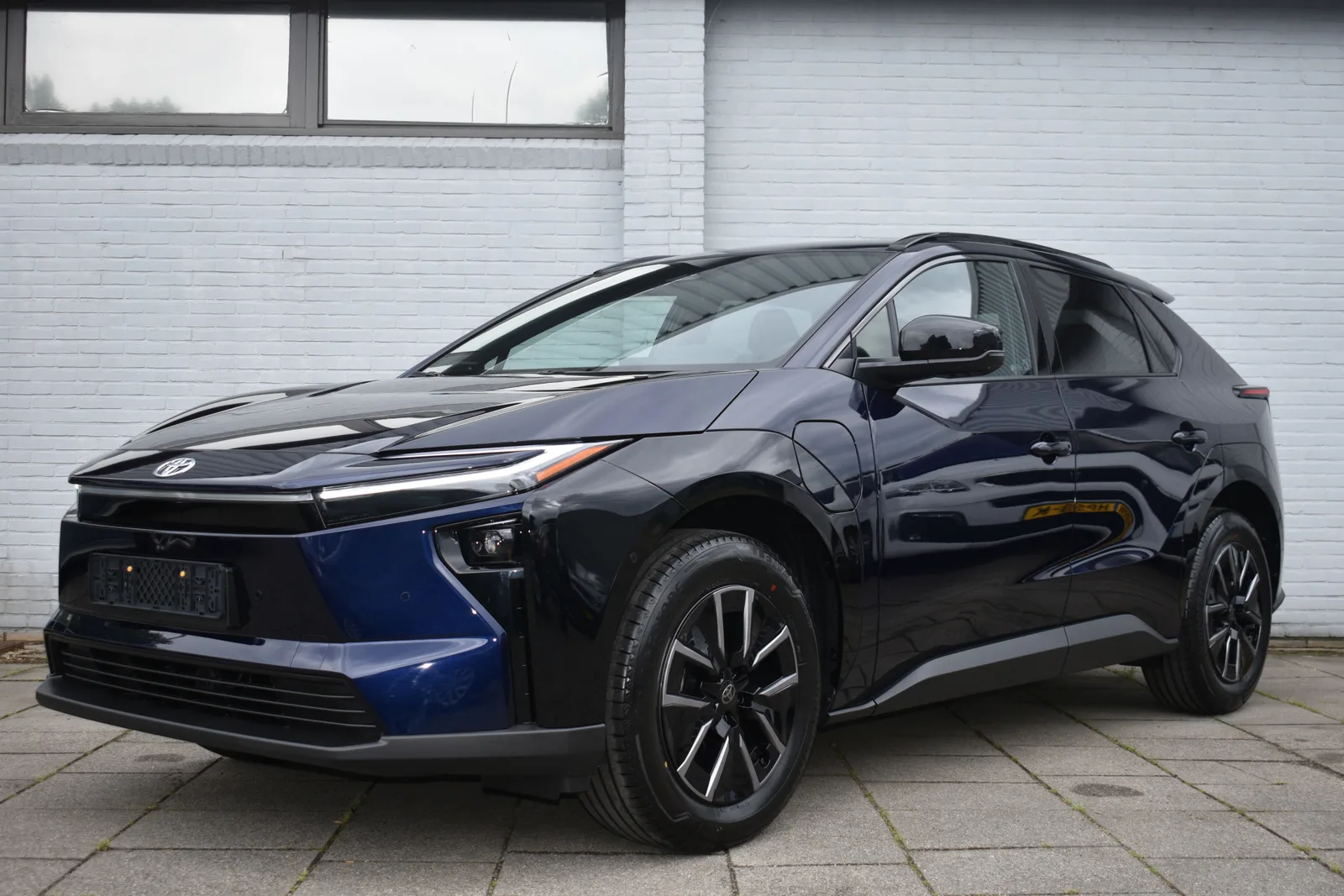 Toyota bZ4X (2025) — foto 1