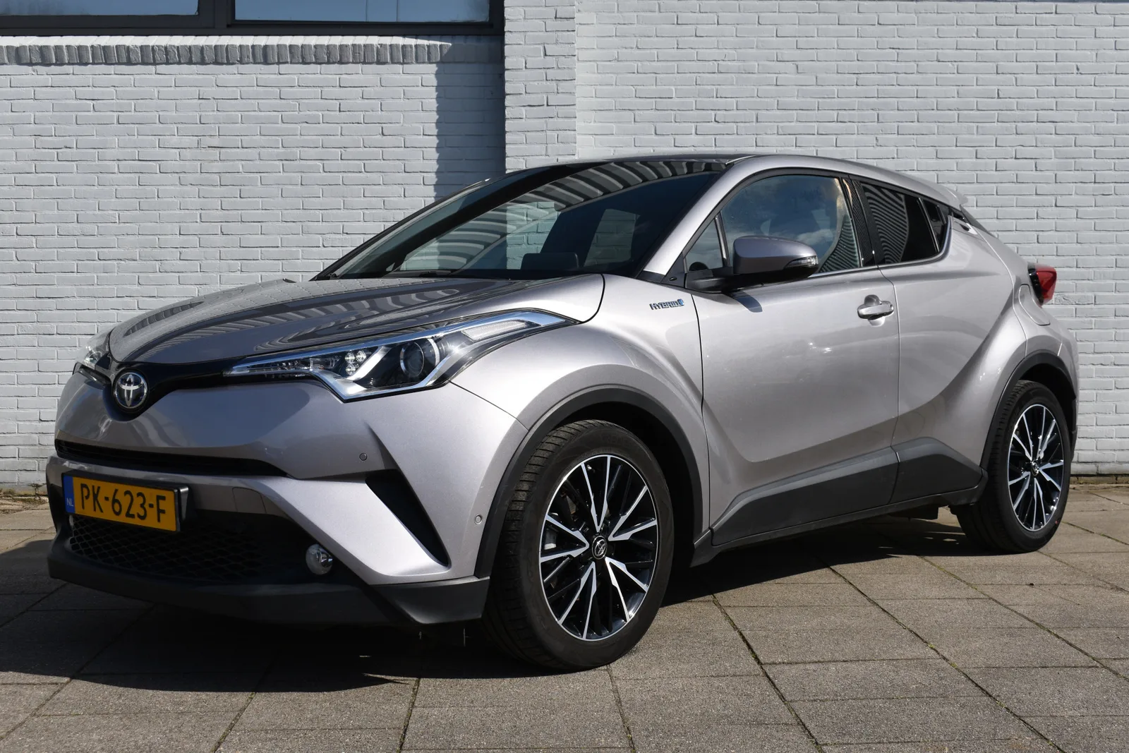 Toyota C-HR (2017) — foto 1