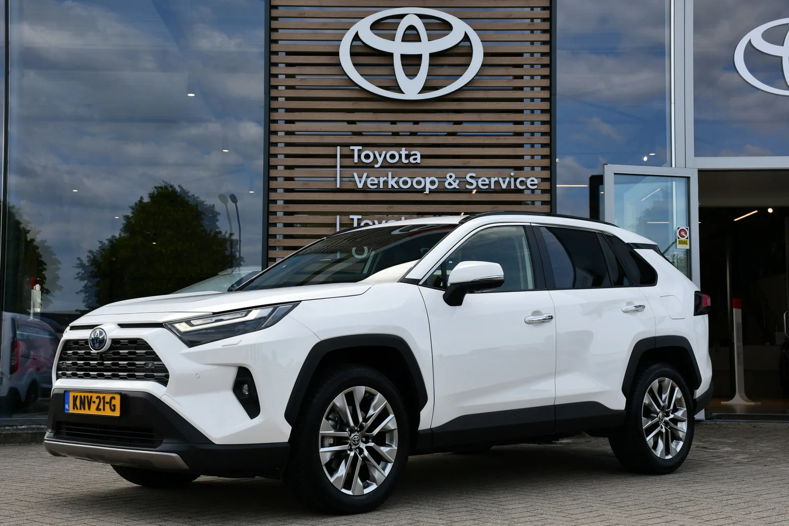 Toyota RAV4 (2024) — foto 1
