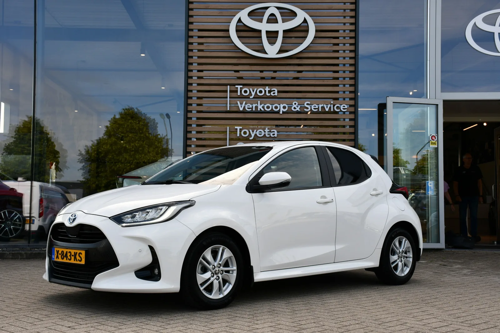 Toyota Yaris (2023) — foto 1