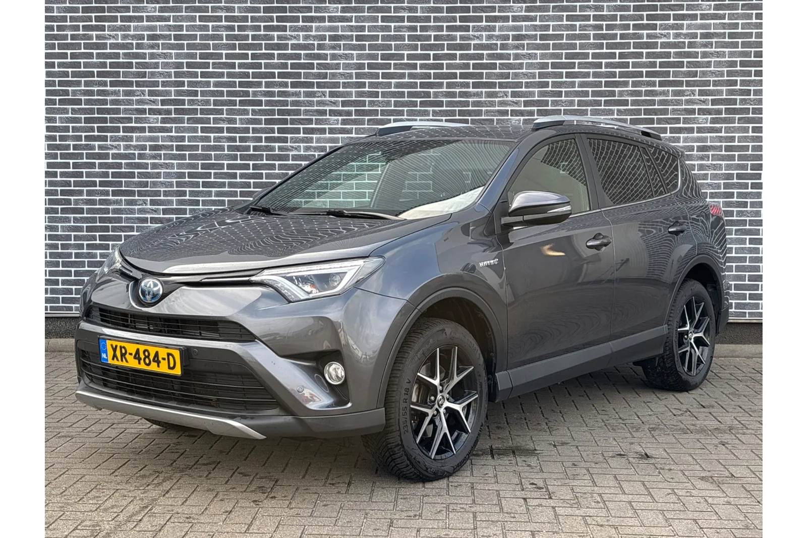 Toyota RAV4 (2017) — foto 1