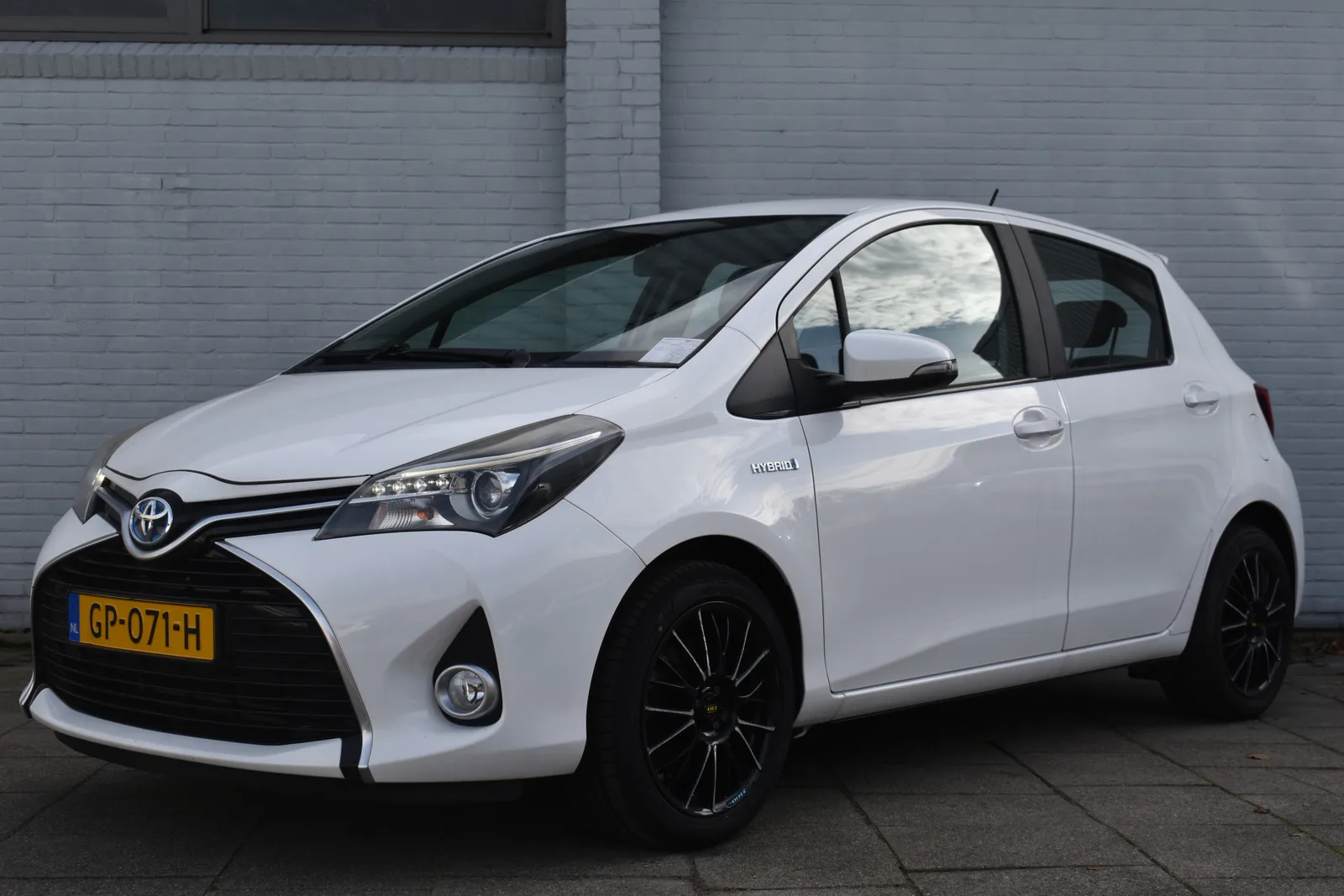 Toyota Yaris (2015) — foto 1