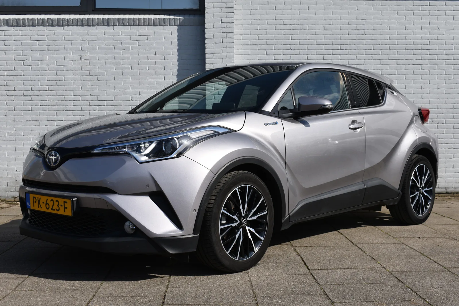 Toyota C-HR (2017) — foto 1