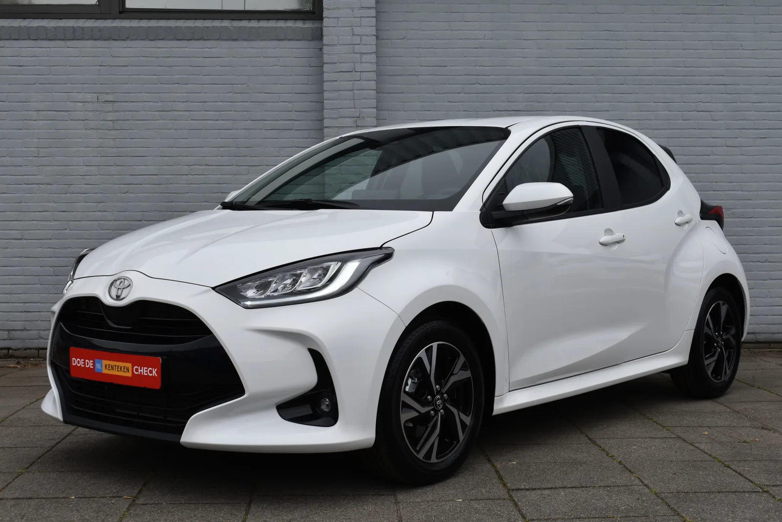Toyota Yaris (2025) — foto 1