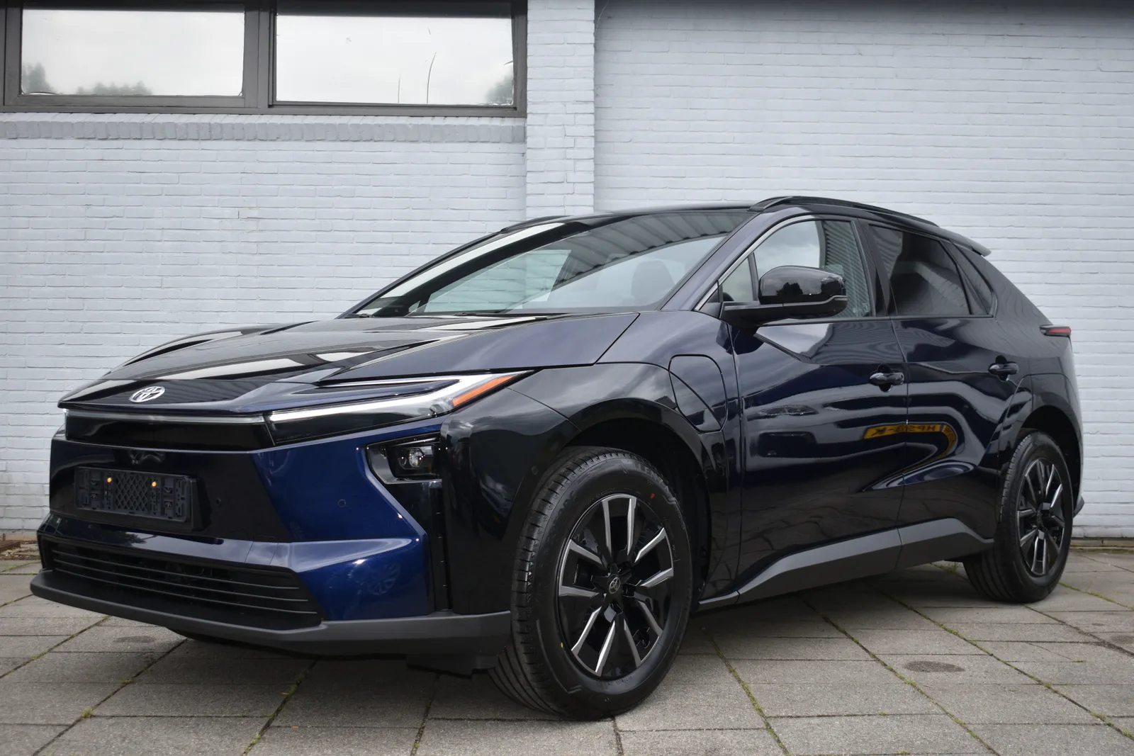 Toyota bZ4X (2025) — foto 1