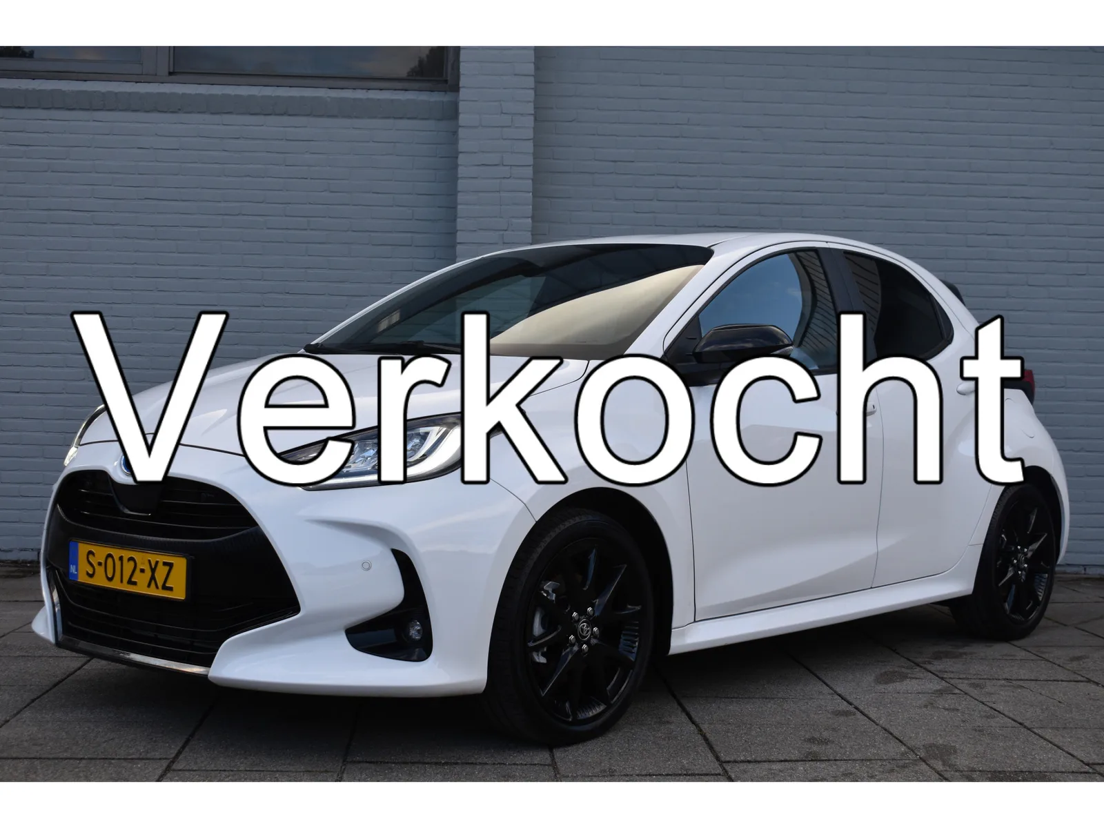 Toyota Yaris (2023) — foto 1