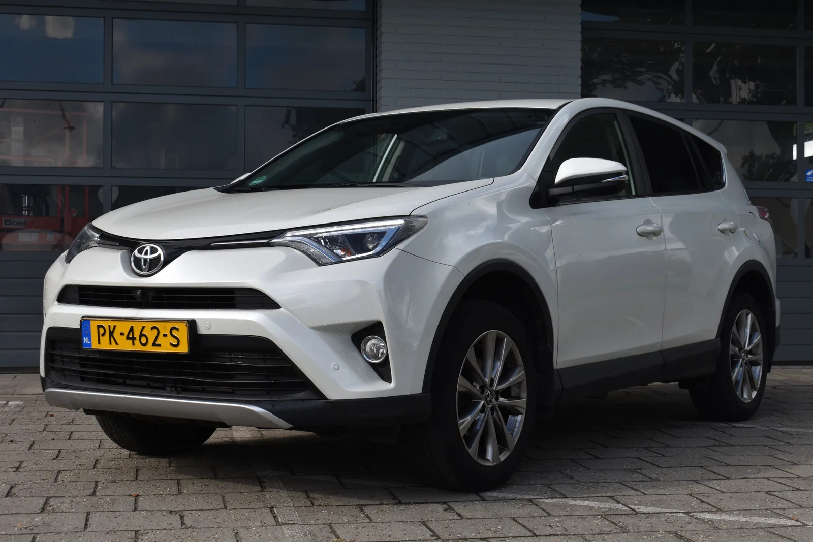 Toyota RAV4 (2017) — foto 1