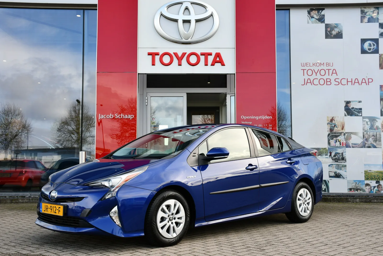 Toyota Prius (2016) — foto 1