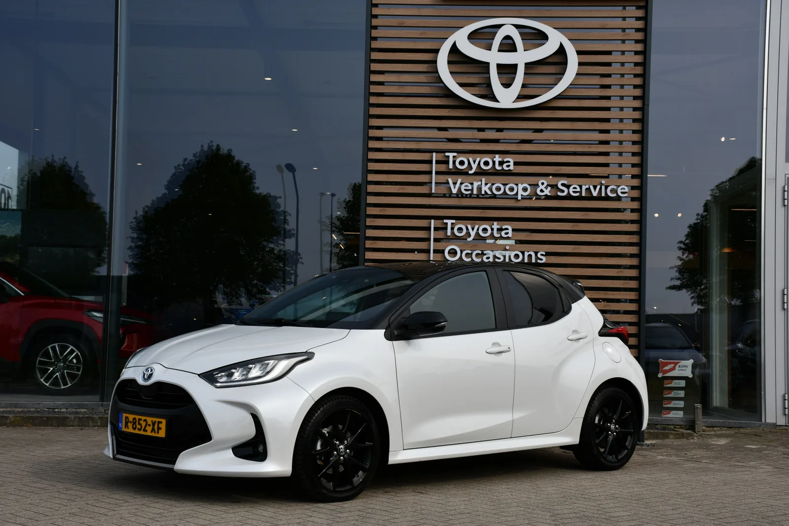 Toyota Yaris (2022) — foto 1