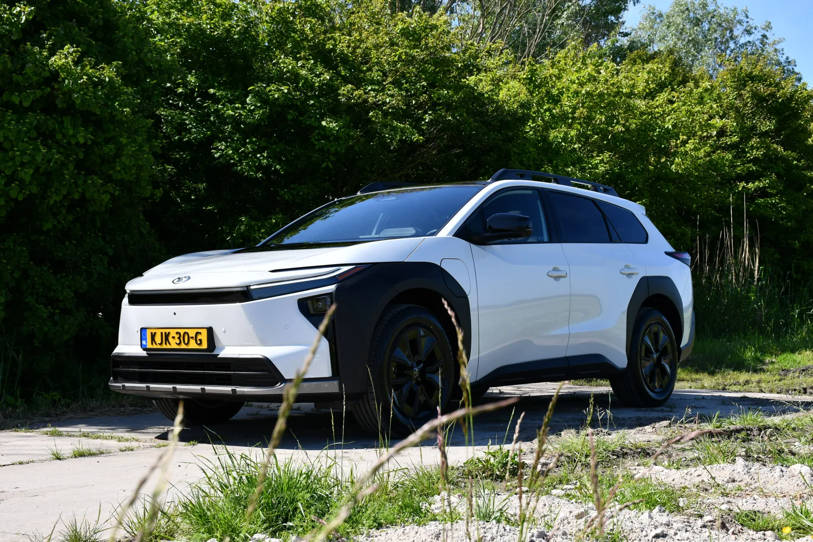 Toyota bZ4X (2026) — foto 1