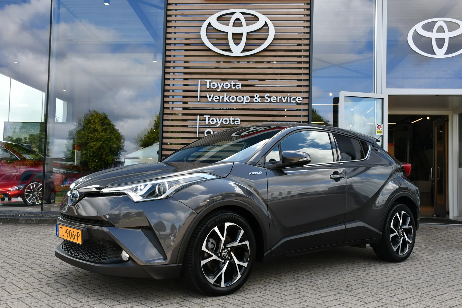 Toyota C-HR (2018) — foto 1
