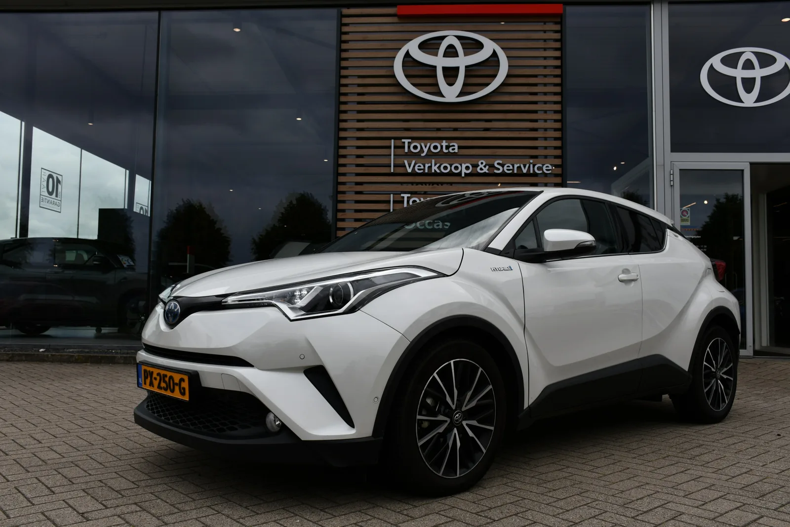 Toyota C-HR (2017) — foto 1
