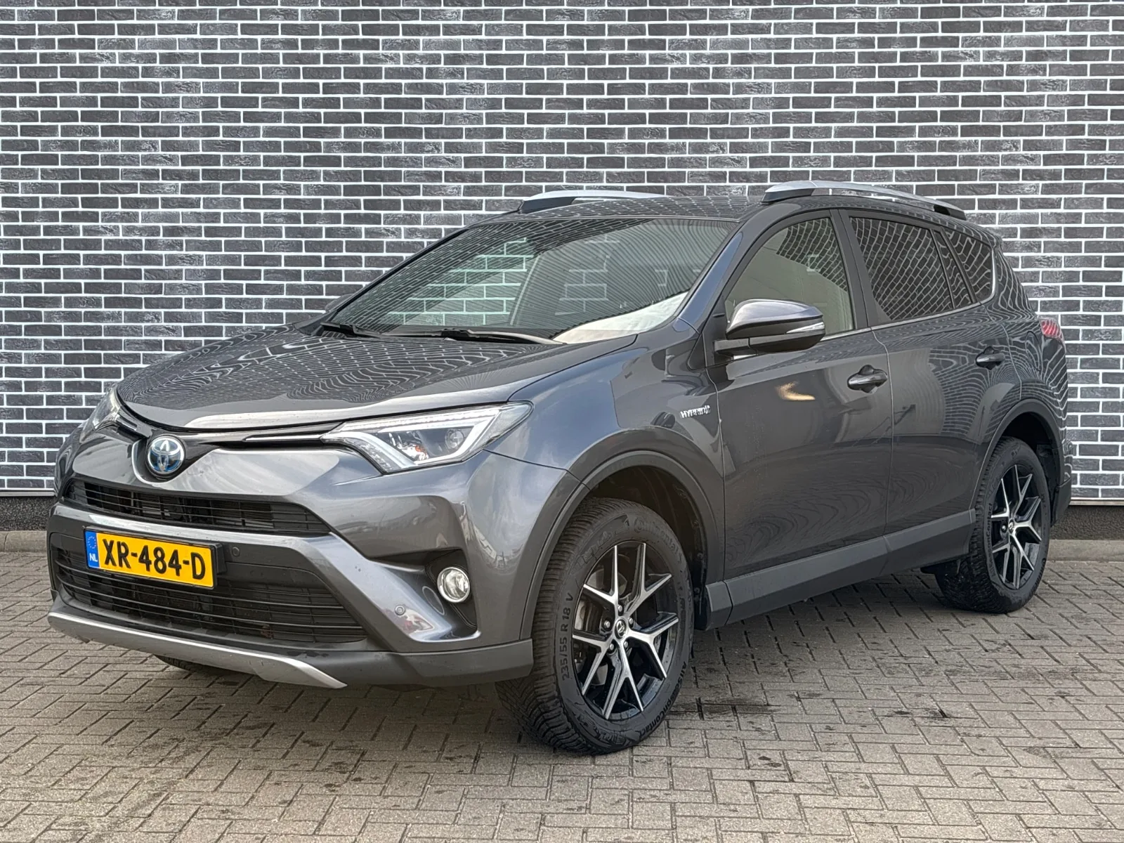 Toyota RAV4 (2017) — foto 1