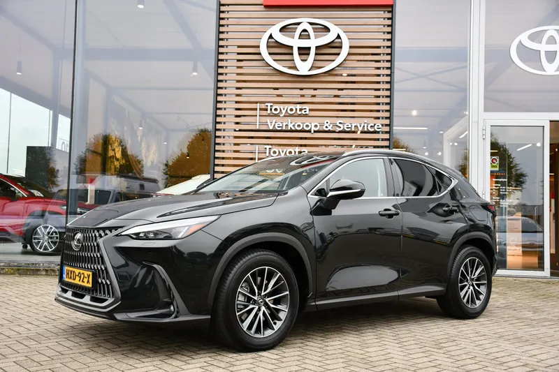 Lexus NX (2024)