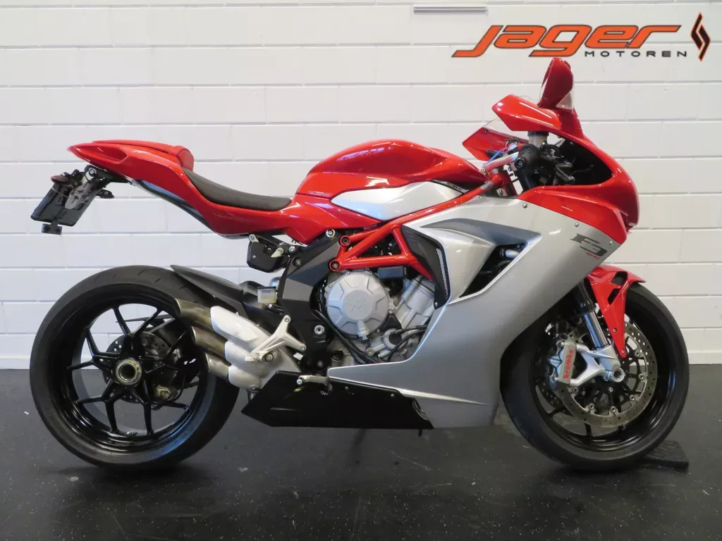MV Agusta F3 800 (2015) — foto 1