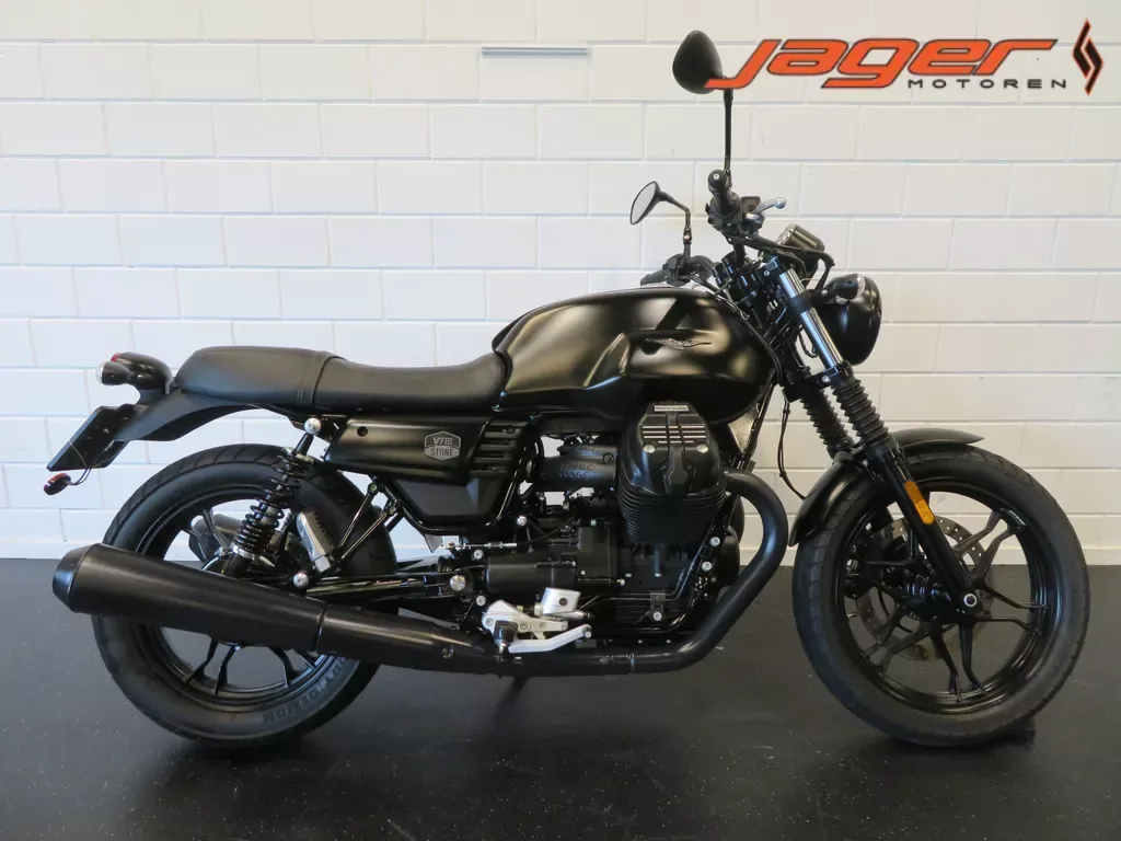 Moto Guzzi V7 Stone (2020) — foto 1