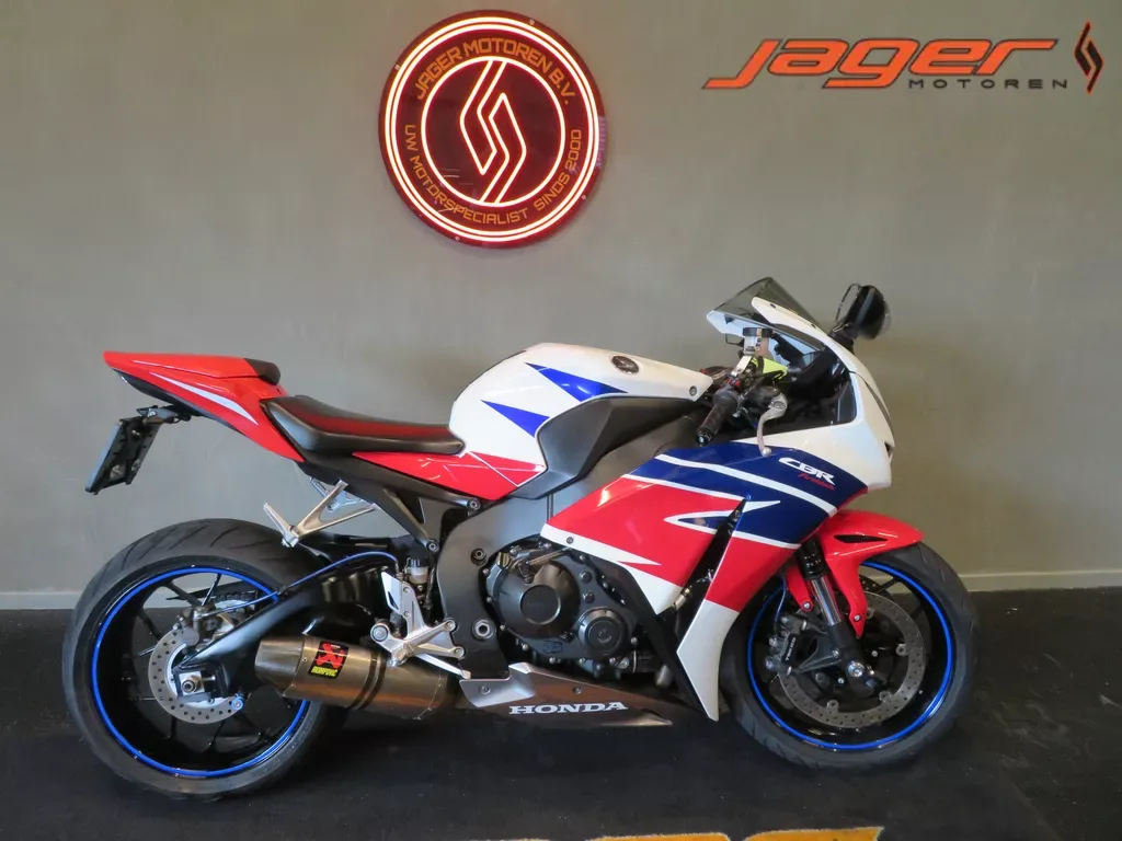Honda CBR 1000 RR Fireblade (2014) — foto 1