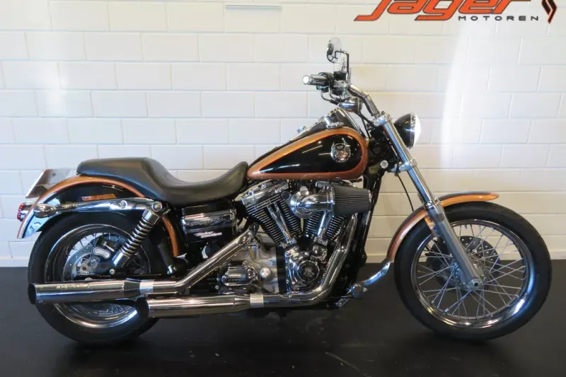 Harley-Davidson Super Glide FXDC DYNA SCREMING (2009)