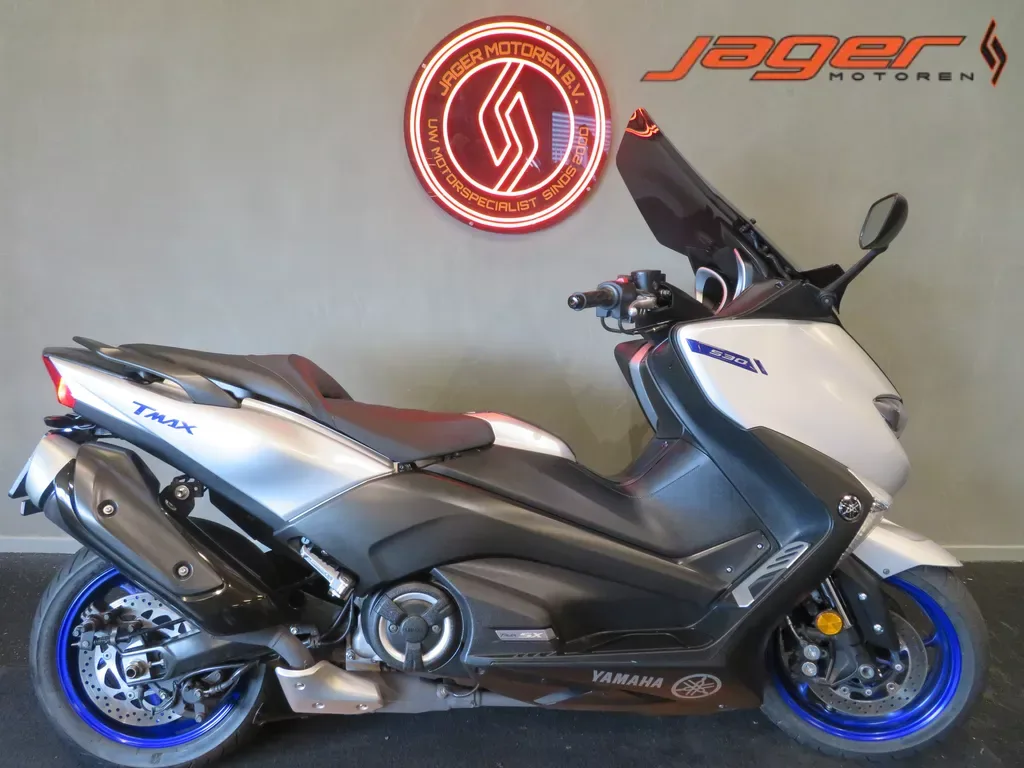 Yamaha T MAX 530 SX (2017) — foto 1