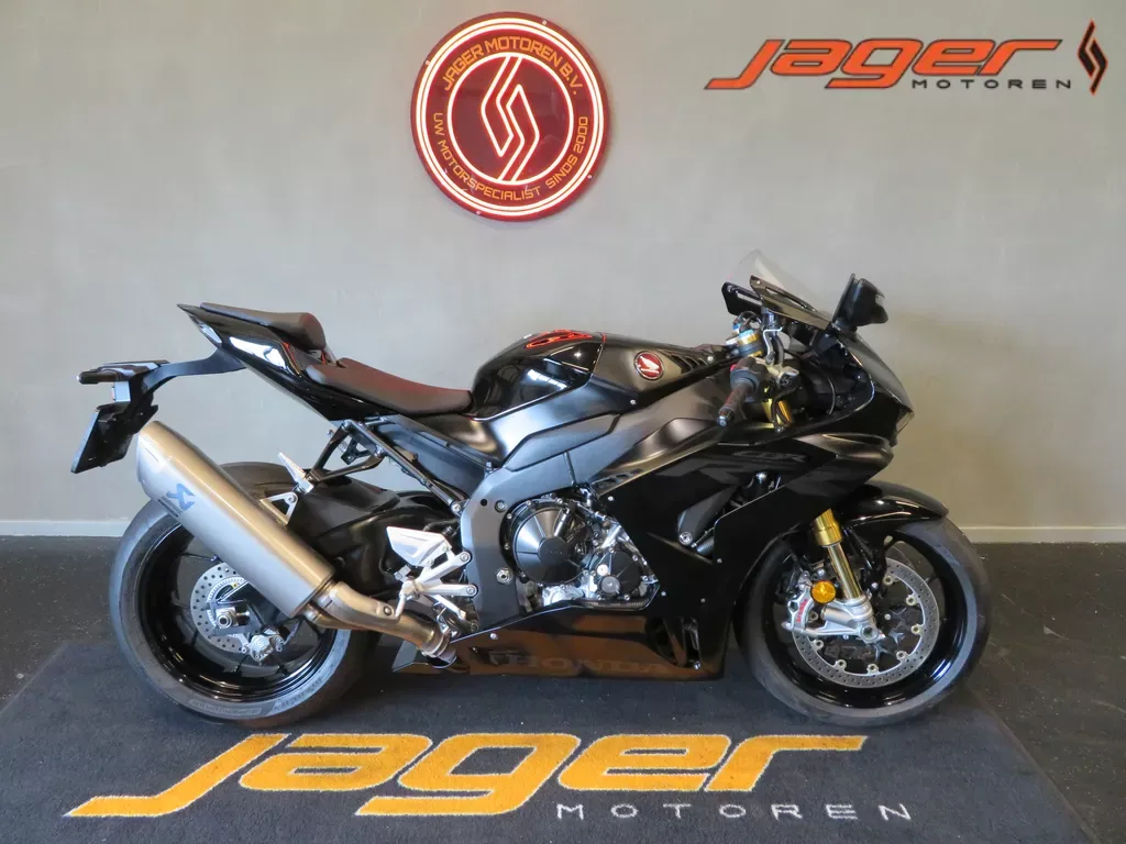 Honda CBR 1000 RR Fireblade (2021) — foto 1