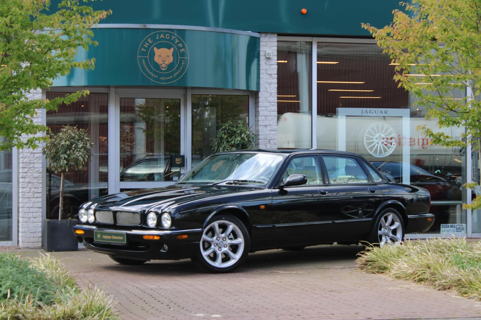 Jaguar XJR (2001) — foto 1