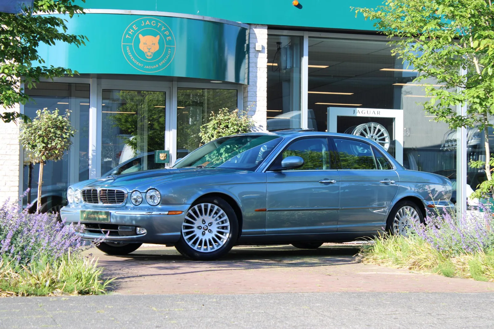 Jaguar XJ (2003) — foto 1