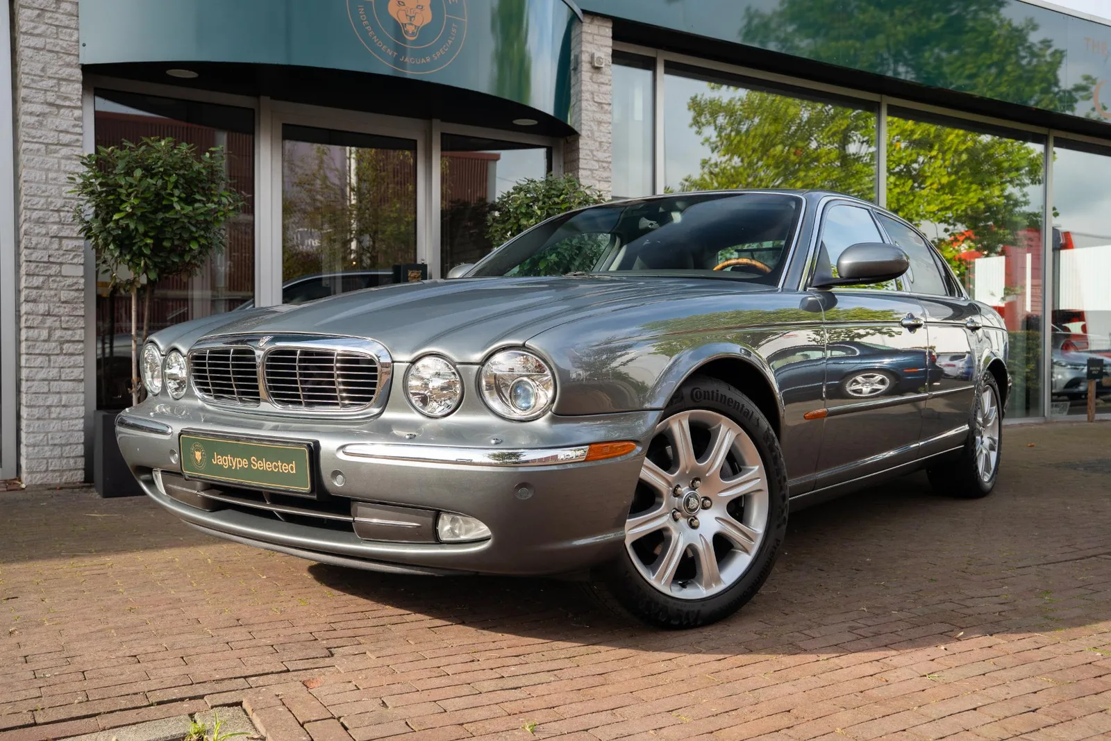 Jaguar XJ (2003) — foto 1