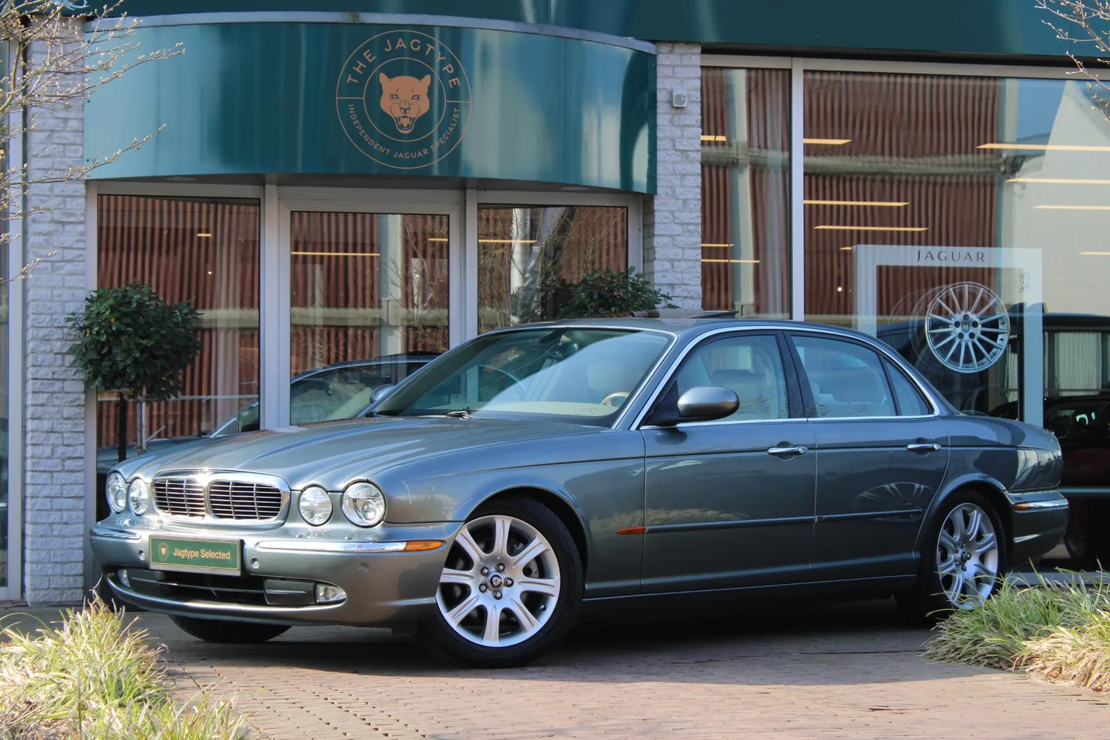 Jaguar XJ (2003) — foto 1