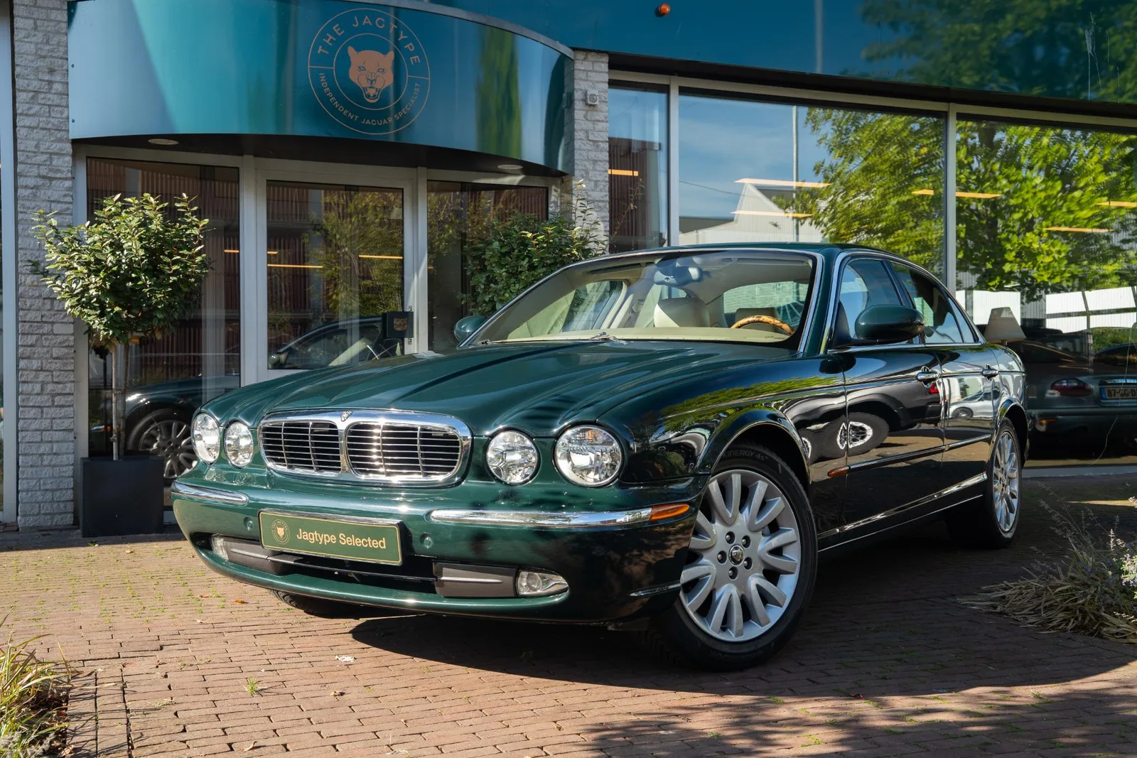 Jaguar XJ (2003) — foto 1