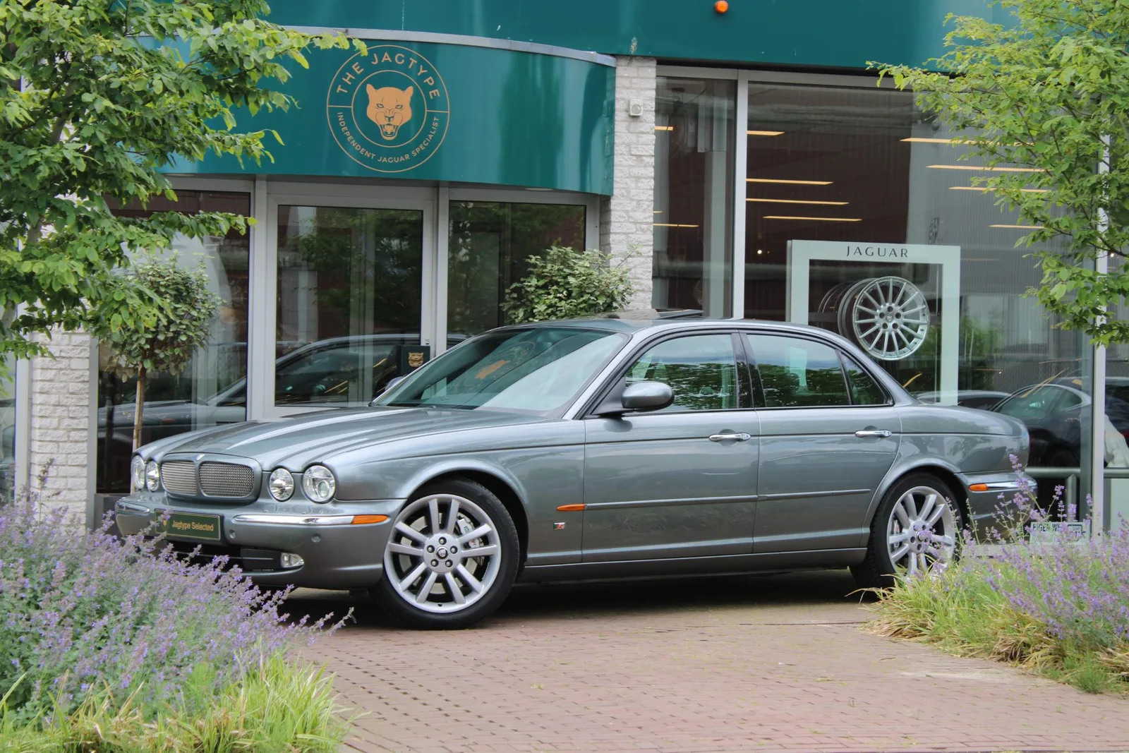 Jaguar XJR (2005) — foto 1