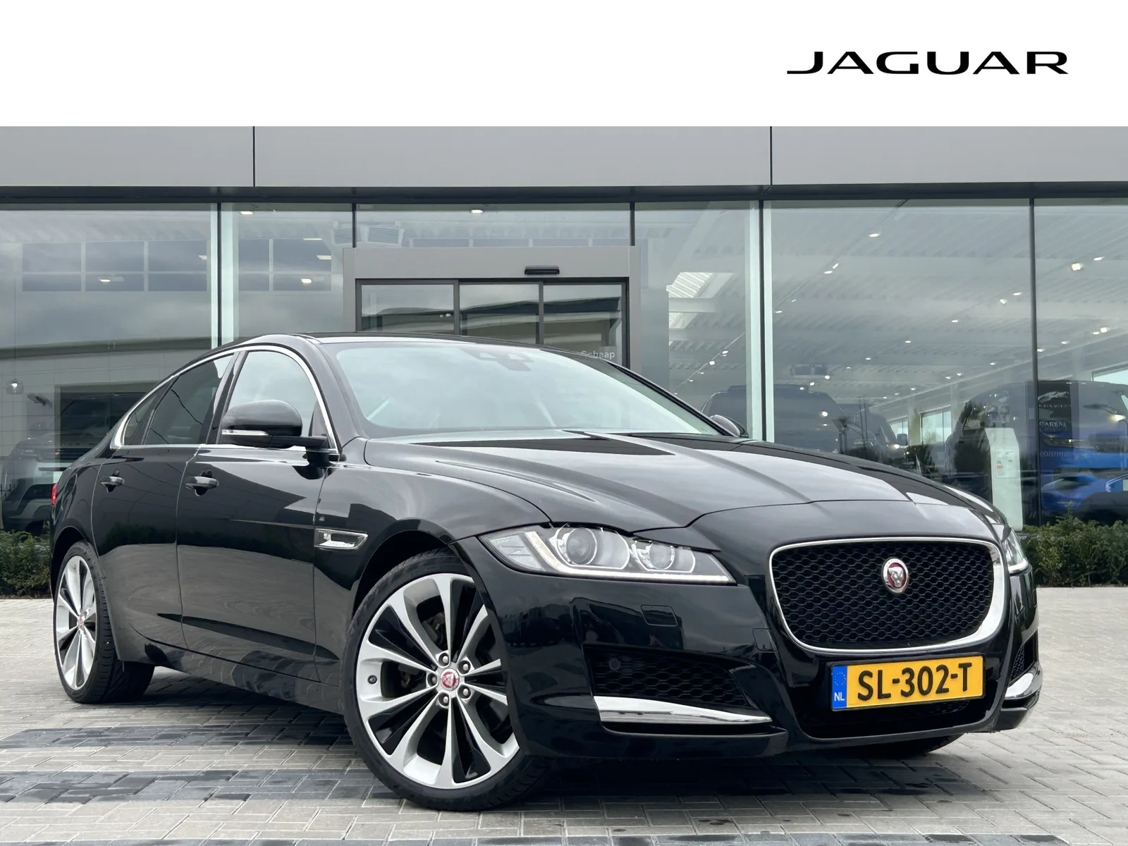 Jaguar XF (2018) — foto 1
