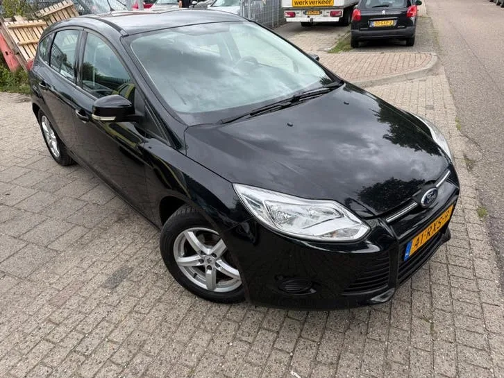 Ford Focus (2011) — foto 1