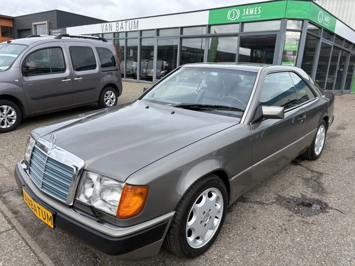 Mercedes-Benz 300 (1991) — foto 1