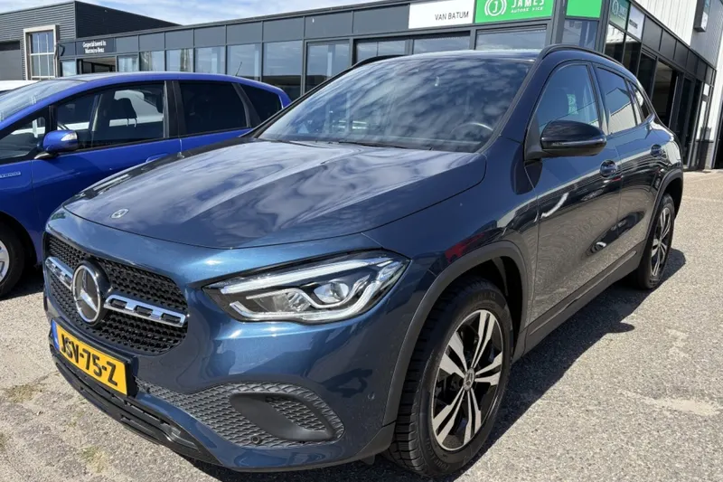 Mercedes-Benz GLA (2022)