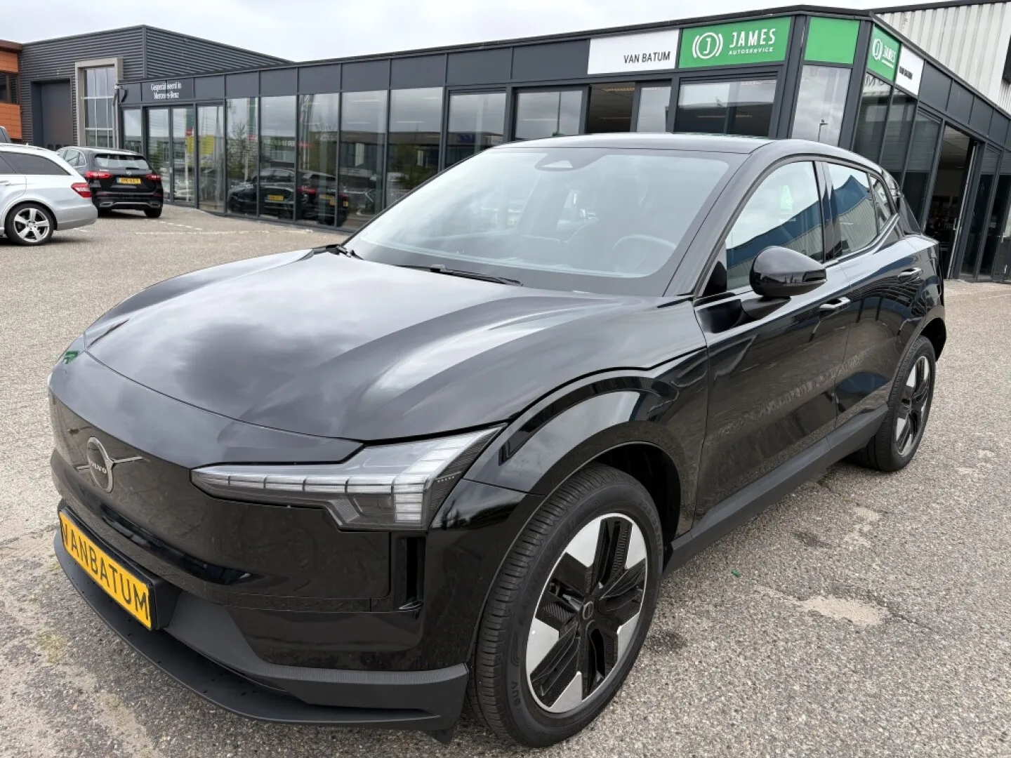 Volvo EX30 (2024) — foto 1