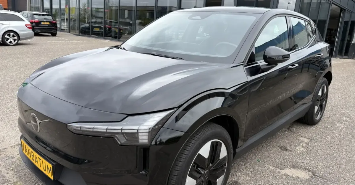 Volvo EX30 (2024) — foto 1