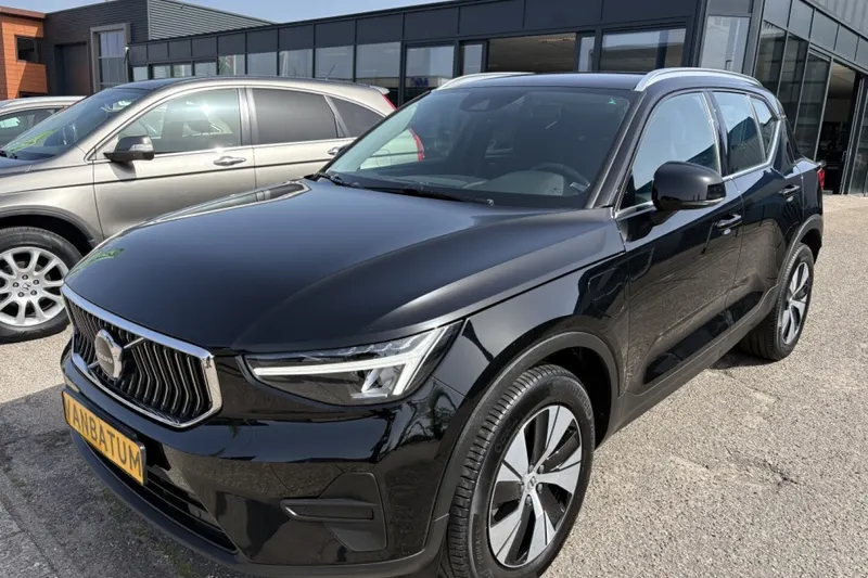 Volvo XC40 (2023)