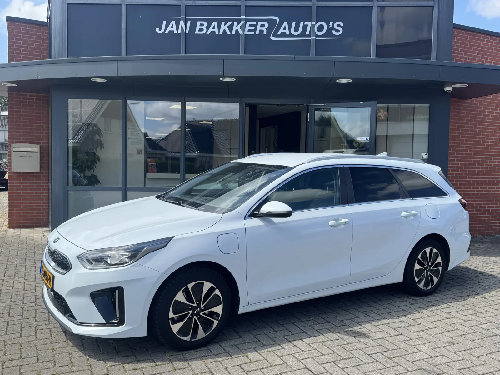 Kia Ceed Sportswagon (2021) — foto 1