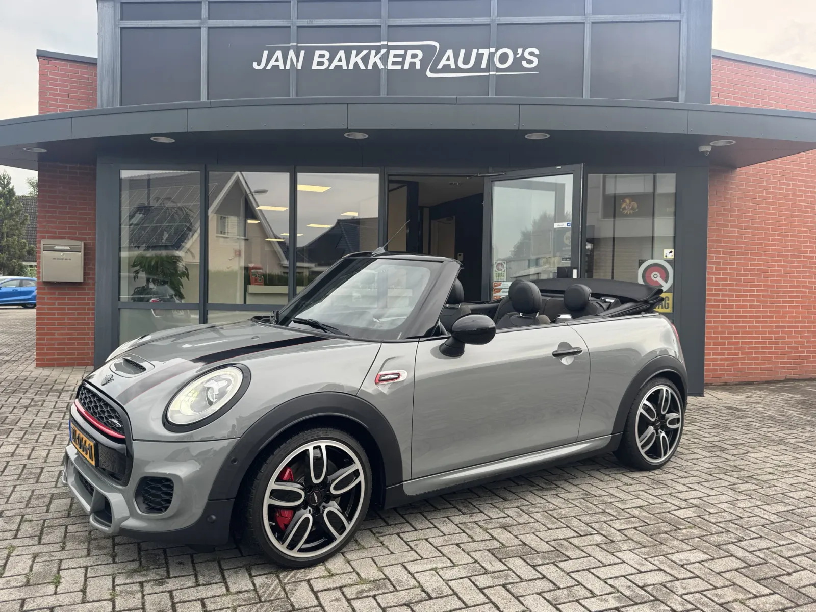 MINI Cabrio (2016) — foto 1