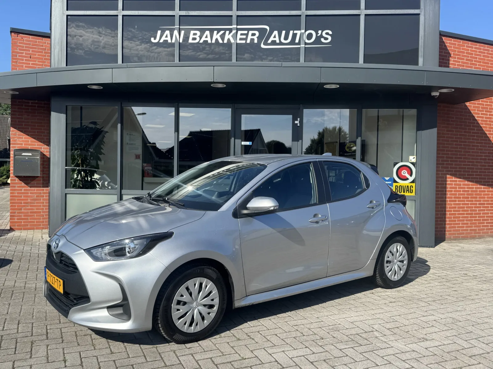 Toyota Yaris (2022) — foto 1