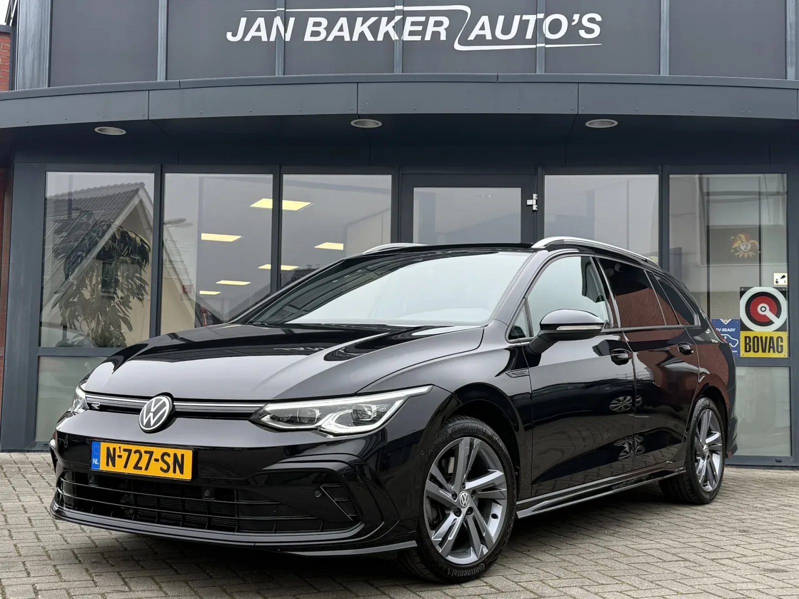 Volkswagen Golf (2022) — foto 1