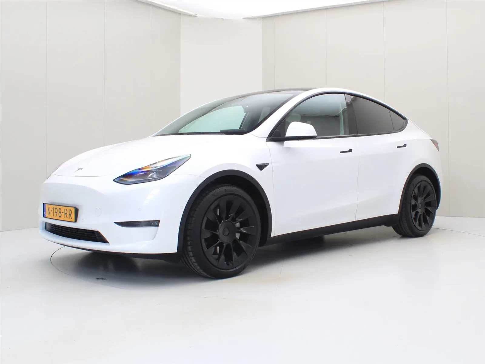 Tesla Model Y (2021) — foto 1