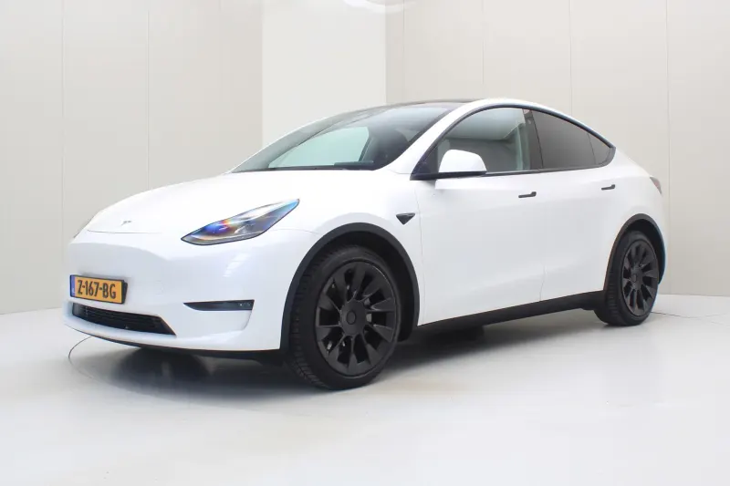 Tesla Model Y (2024)