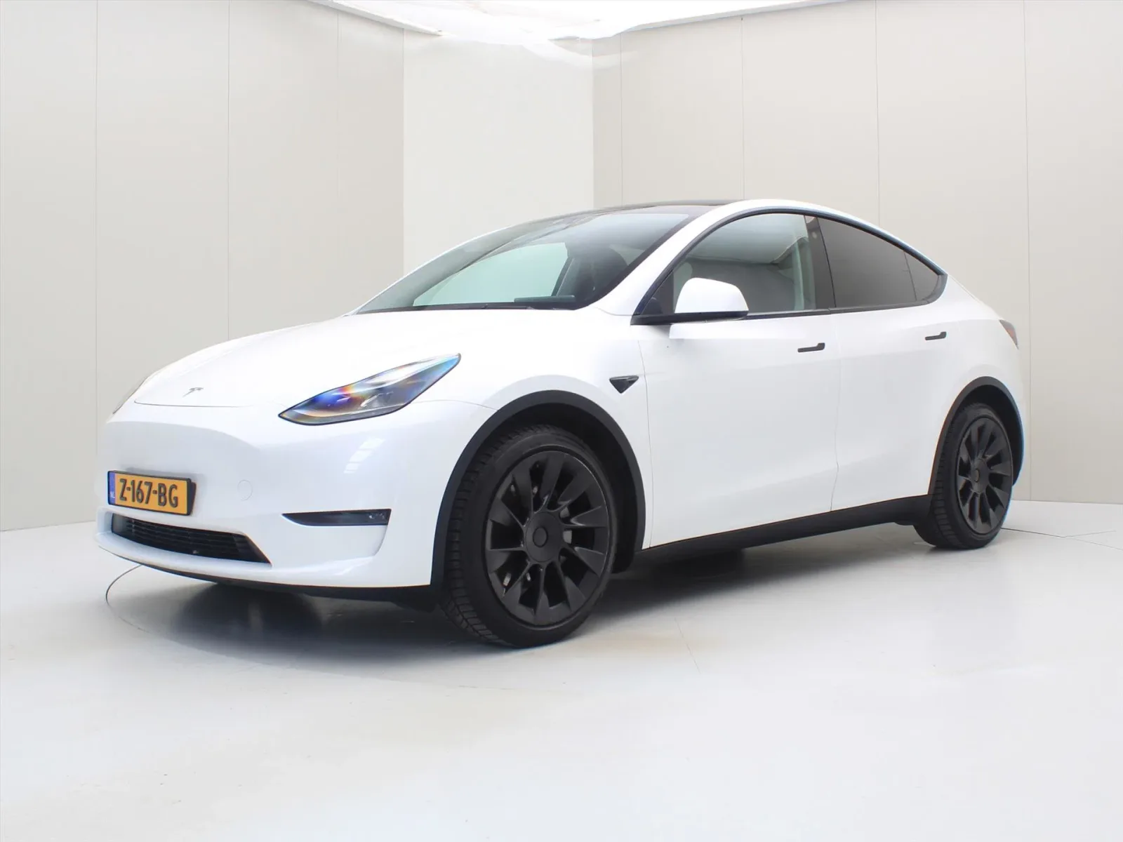 Tesla Model Y (2024) — foto 1