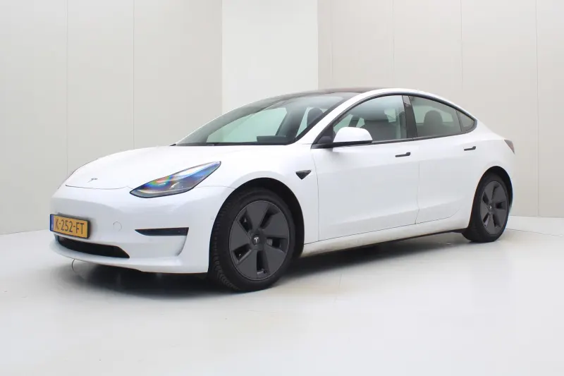 Tesla Model 3 (2020)