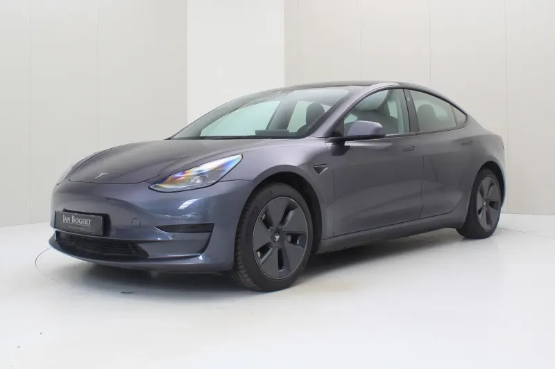 Tesla Model 3 (2022)