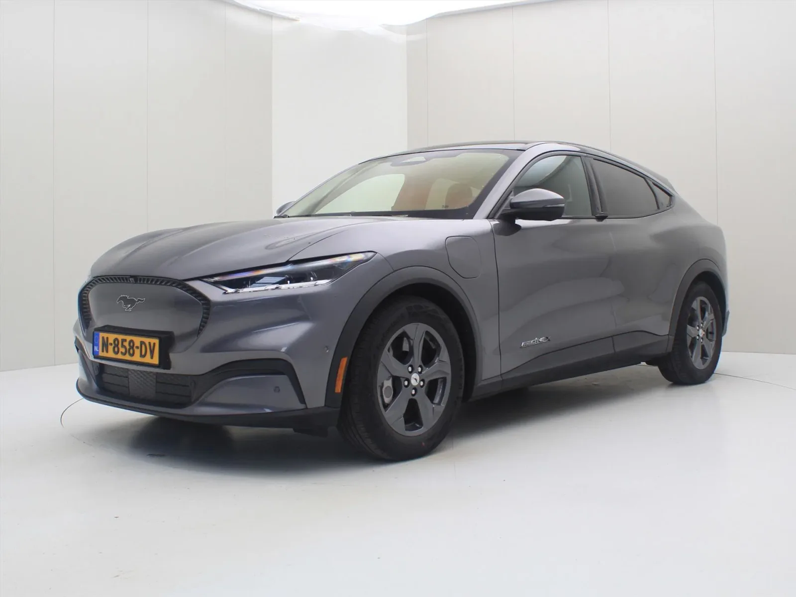 Ford Mustang (2021) — foto 1