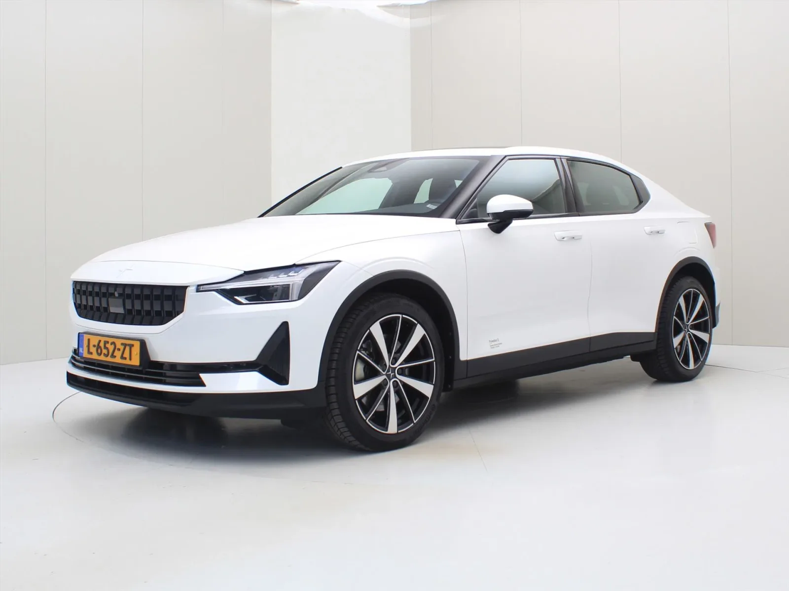 Polestar 2 (2021) — foto 1